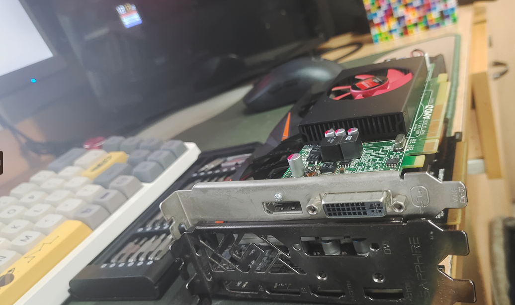 看看接口,p106是没有视频口的,挡板是NTR蓝宝石的